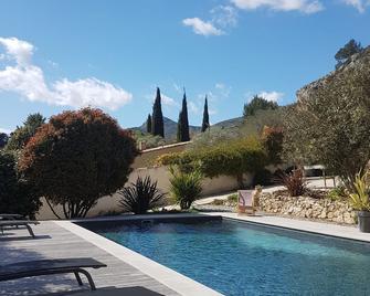 attractive country house in the heart of the Massif du Garlaban stunning .Vue - Roquevaire - Piscina