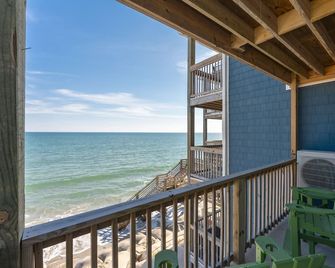 Sunshine Paradise: Oceanfront Retreat Awaits - North Topsail Beach - Balcony