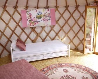 Calm and cocooning, the Fuschia Yurt - Laprugne - Habitación