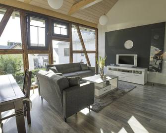 4 Sterne Ferienwohnung Rabenlay - Berghausen - Sala de estar