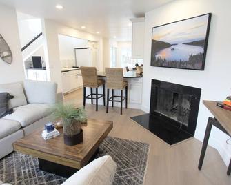 Lvc0615 - Lake Therapy 3 Bedroom Condo - Zephyr Cove - Sala de estar