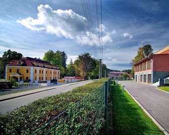 Hotel Lucivna - Svit - Vista del exterior