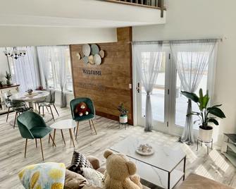 Lake View Cozy Stays for Every Adventure, Live Like a Local,Next 2 Fishing Site. - Sackets Harbor - Sala de estar