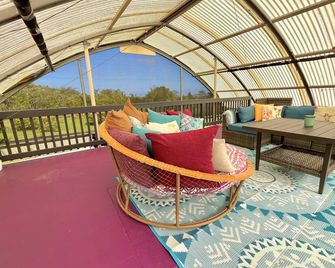Unique Greenhouse Stay w Ocean Views - Pahoa - Balkón