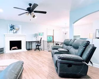 Cozy home near Latta Nature Preserve - Huntersville - Stue