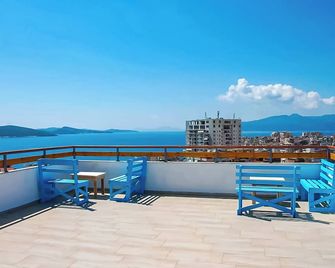 Lazy Roo Hostel Saranda - Sarandë - Balcón