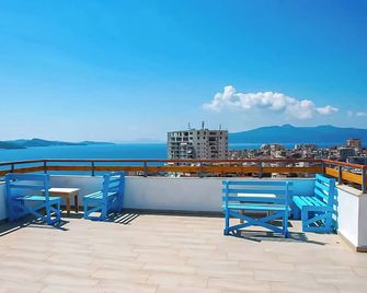 Lazy Roo Hostel Saranda - Sarandë - Balcón