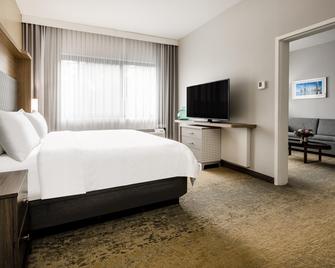 Holiday Inn - Long Island - Islip Arpt East, An IHG Hotel - Holtsville - Bedroom