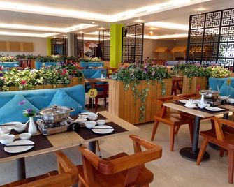 Maxonehotels at Resort Makassar - Makassar - Restaurant
