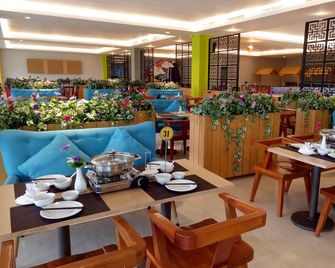 Maxonehotels at Resort Makassar - Makassar - Restaurant