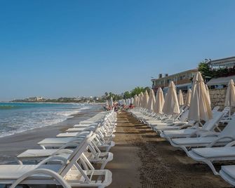 Tropic Beach Club & Resort - Side - סידה - חוף