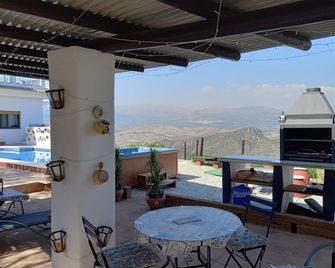 Great 1 Bedroom Studio with wonderful views, Swimming Pool and Jacuzzi - Comares - Balcony