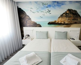 Golden Beach Guesthouse - פארו - חדר שינה