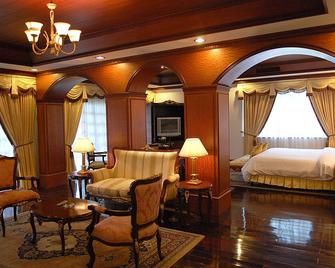 Fort Ilocandia Resort Hotel - Laoag - Bedroom