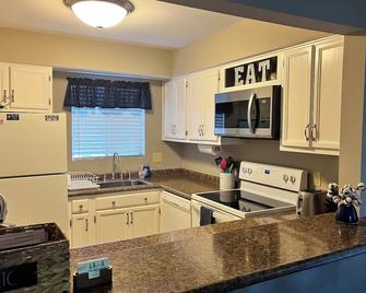 Walking distance to The Pinehurst Clubhouse - Pinehurst - Kitchen