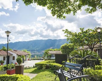 Hotel San Juan Internacional - בוקאראמנגה - פטיו