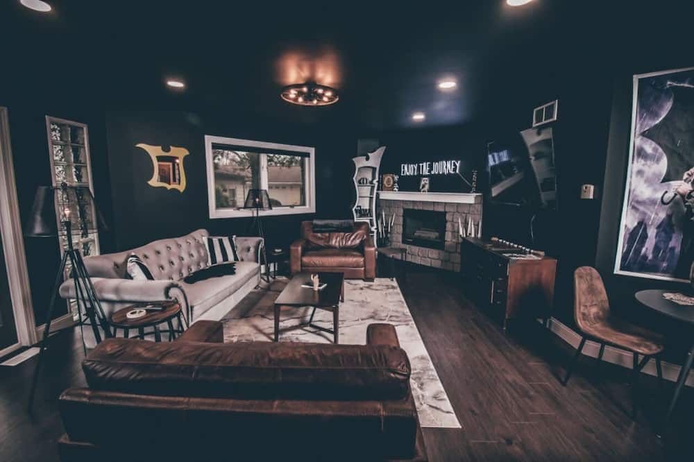 Wednesday’s Lair - Lincoln, Il - Lincoln - Salónek