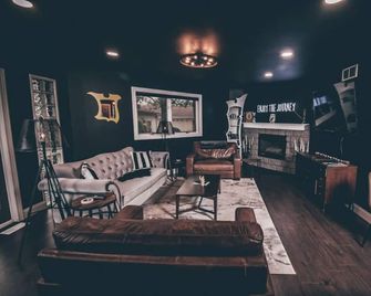 Wednesday’s Lair - Lincoln, Il - Lincoln - Salónek