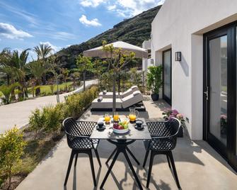 Palm Island Suites - Imerovigli - Binnenhof