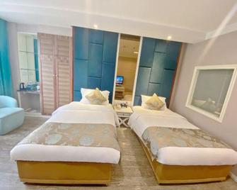Jinye Jingsheng Hotel (Leshan High-speed Railway Station Jiaxing Road Food Street) - Leshan - Bedroom