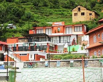 Om Adhyay Retreat Resort - Dumān - Building