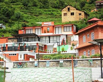 Om Adhyay Retreat Resort - Dumān - Building