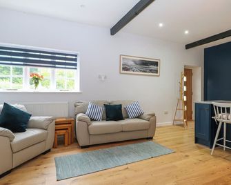 Calvin's Cottage - Arundel - Living room