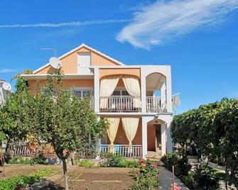 Apartment Vjera by Interhome - Biograd na Moru - Gebäude