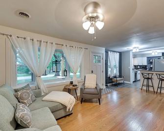 Dry Ridge Rental Home with Hot Tub and Farm Views! - Dry Ridge - Sala de estar