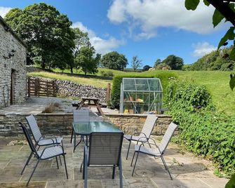 Splendid detached stone barn conversion in a peaceful setting -Yorkshire Dales - Malham - Patio