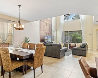 Spacious Vacation Home with Pool & Jacuzzi Near Disney - Kissimmee - Dining room
