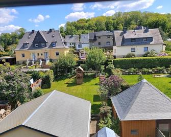 Fantastic vacation home with garden, terrace, playground & e-charging station - Bad Gottleuba - Будівля