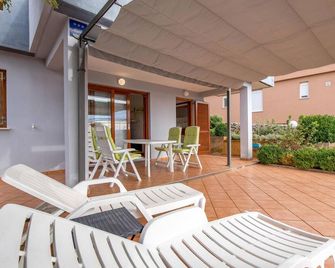 Stunning Apartment In Karlobag - Karlobag - Patio