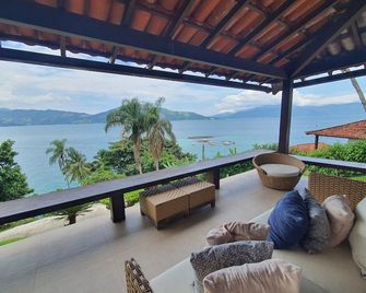 A scenario where nature is the protagonist. - Angra dos Reis - Balcony