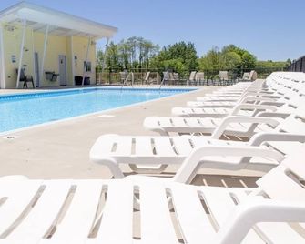 Sun N Sand Resort - South Haven - Pool