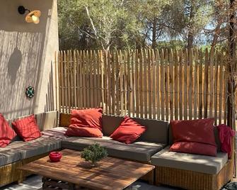 Figari, Corsica, recent family home with swimming pool - Figari - Patio