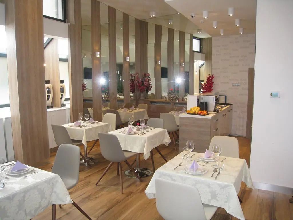 فندق في آي بي - سراييفو - مطعم