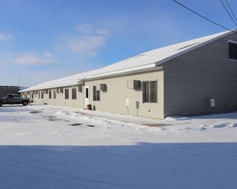 Woodland Inn & Suites - Medford - Building