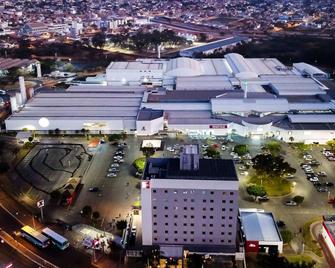 ibis Montes Claros Shopping - Montes Claros - Building