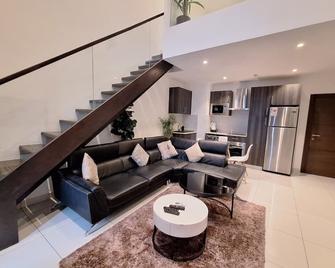 Gem of Embassy Gardens - Accra - Living room