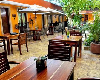 El Zaguán Colonial by GuruHotel - Valladolid - Restaurante