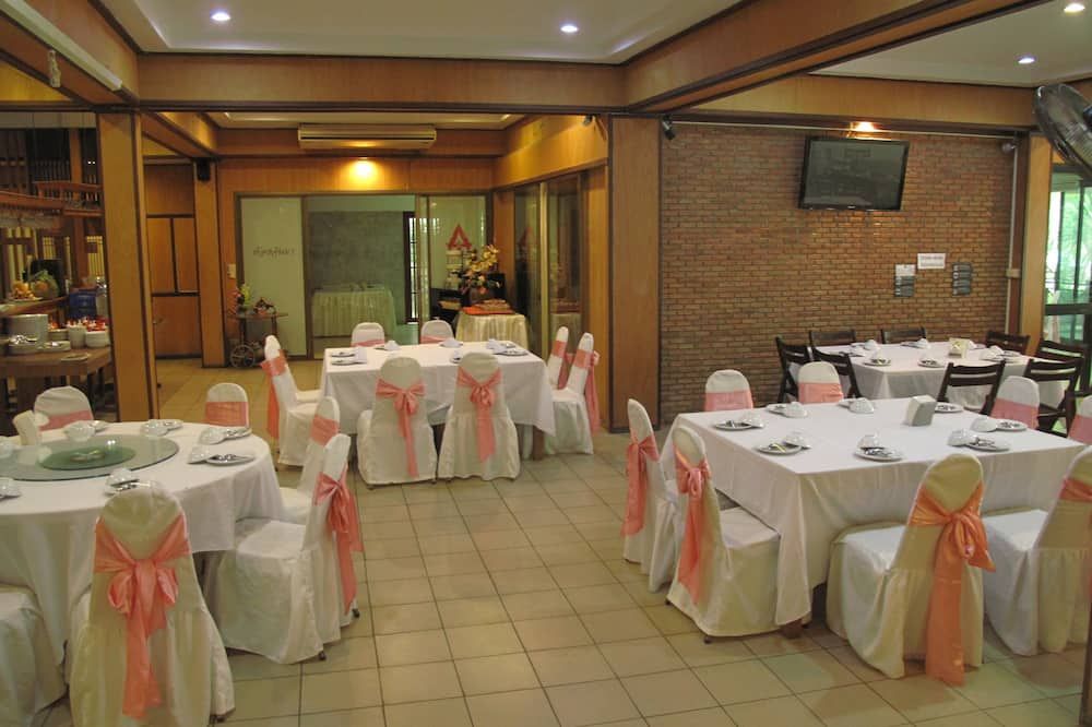 دوسيت هوتل آت ساكون ناكون