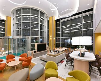 Holiday Inn & Suites Shin Osaka By IHG - Osaka - Sala de estar