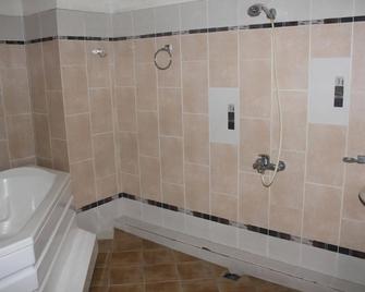 Dalat Central Hostel - Dalat - Bathroom