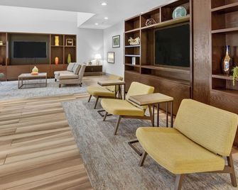 Holiday Inn & Suites Dallas-Addison By IHG - Addison - Lounge