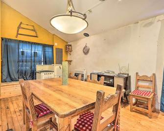 Idyllic Española Casita w/ Charcoal Grill - Española - Jídelna