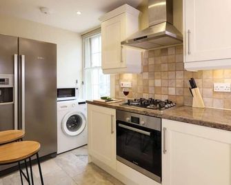 4br Elegant Stay Golden Triangle Parking - Norwich - Kitchen