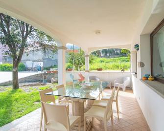 Perla - Torpè - Patio