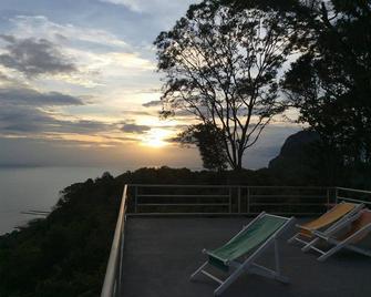 Koh Phaluai Eco Resort - Don Sak - Balcón