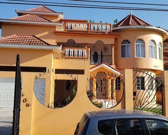 Penthouse View And Flats Vacation Home (#1) - Montego Bay - Building